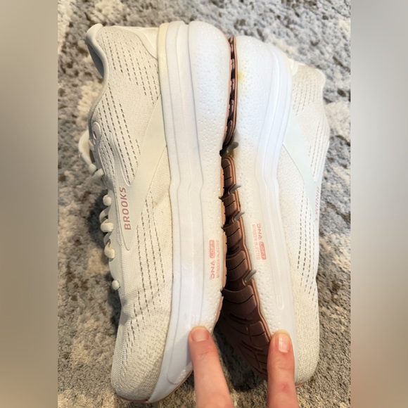 Brooks Ghost Max 2 Running Shoe - Women's - Picture 7 of 8